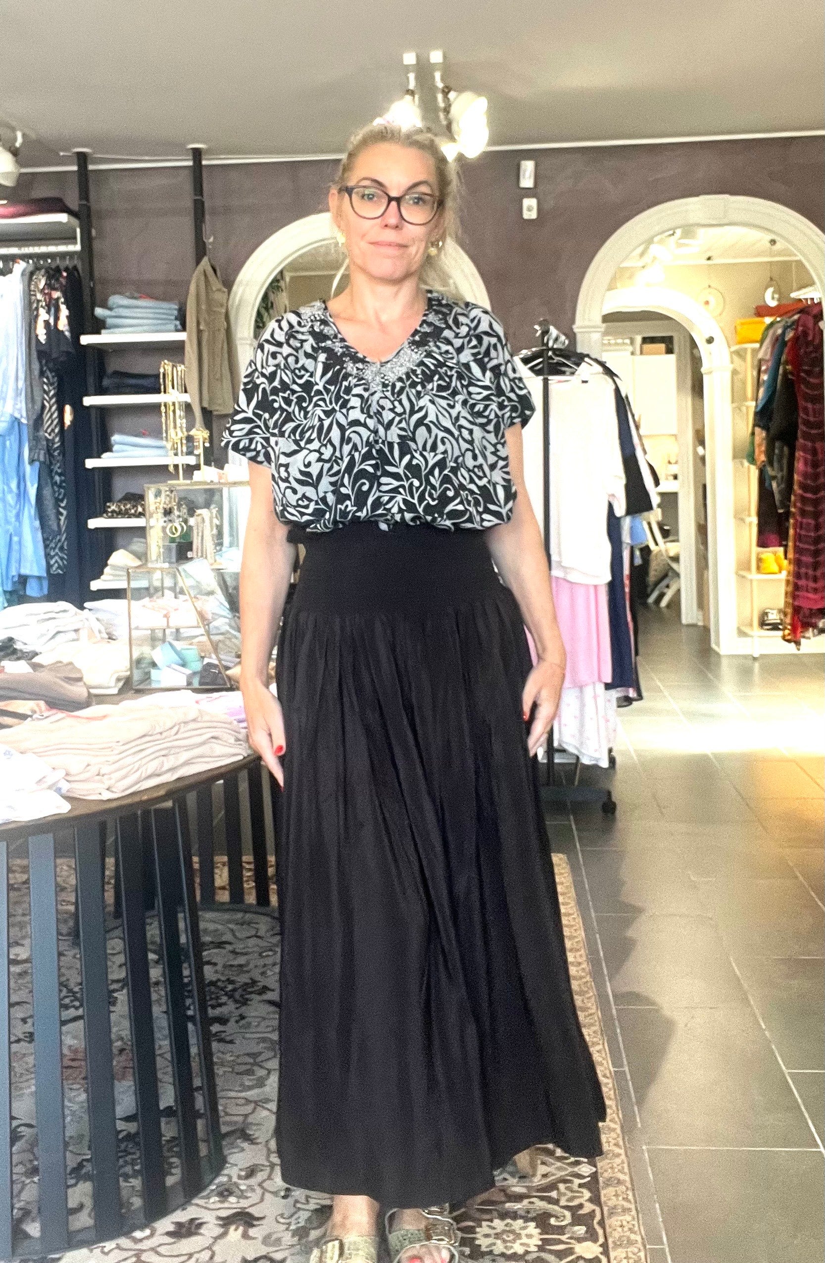 Upcyclet vintage sari-silke – Vienna Smock Skirt S303 sort