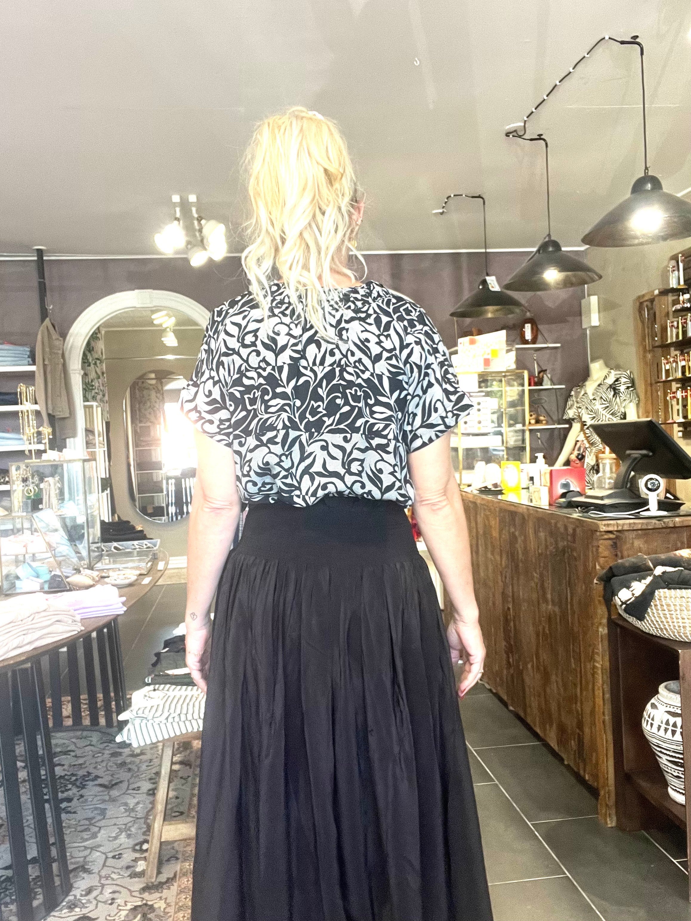 Cofur Vienna Smock Skirt S303 – sort unika silkeskørt (OneSize 34–38)