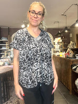 Cofur IVY Blouse S255 – sort/grå mønstret OneSize silkebluse i vintage sari-silke