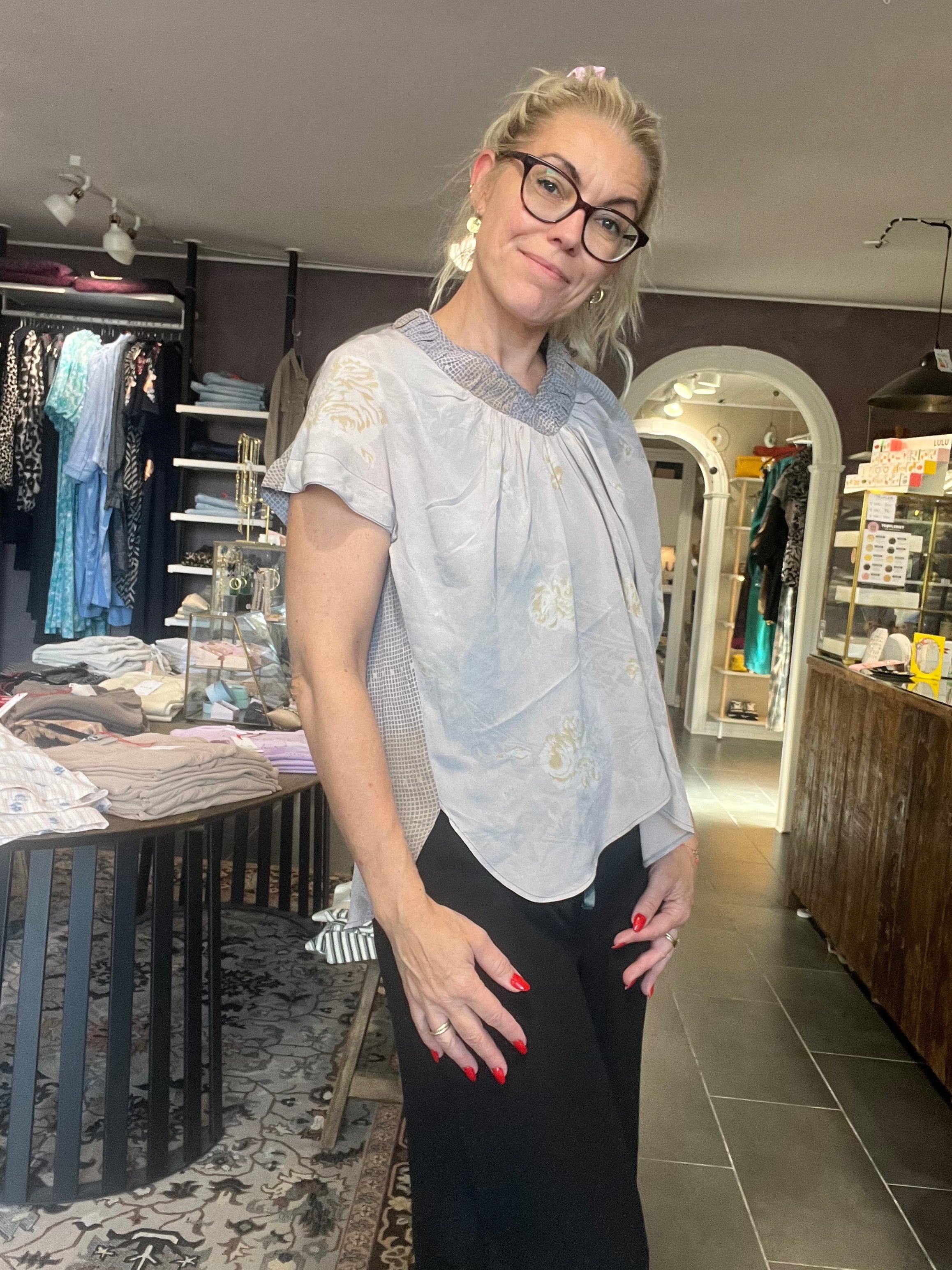 Cofur IVY Blouse S255 – sart lavendel OneSize silkebluse i vintage sari-silke
