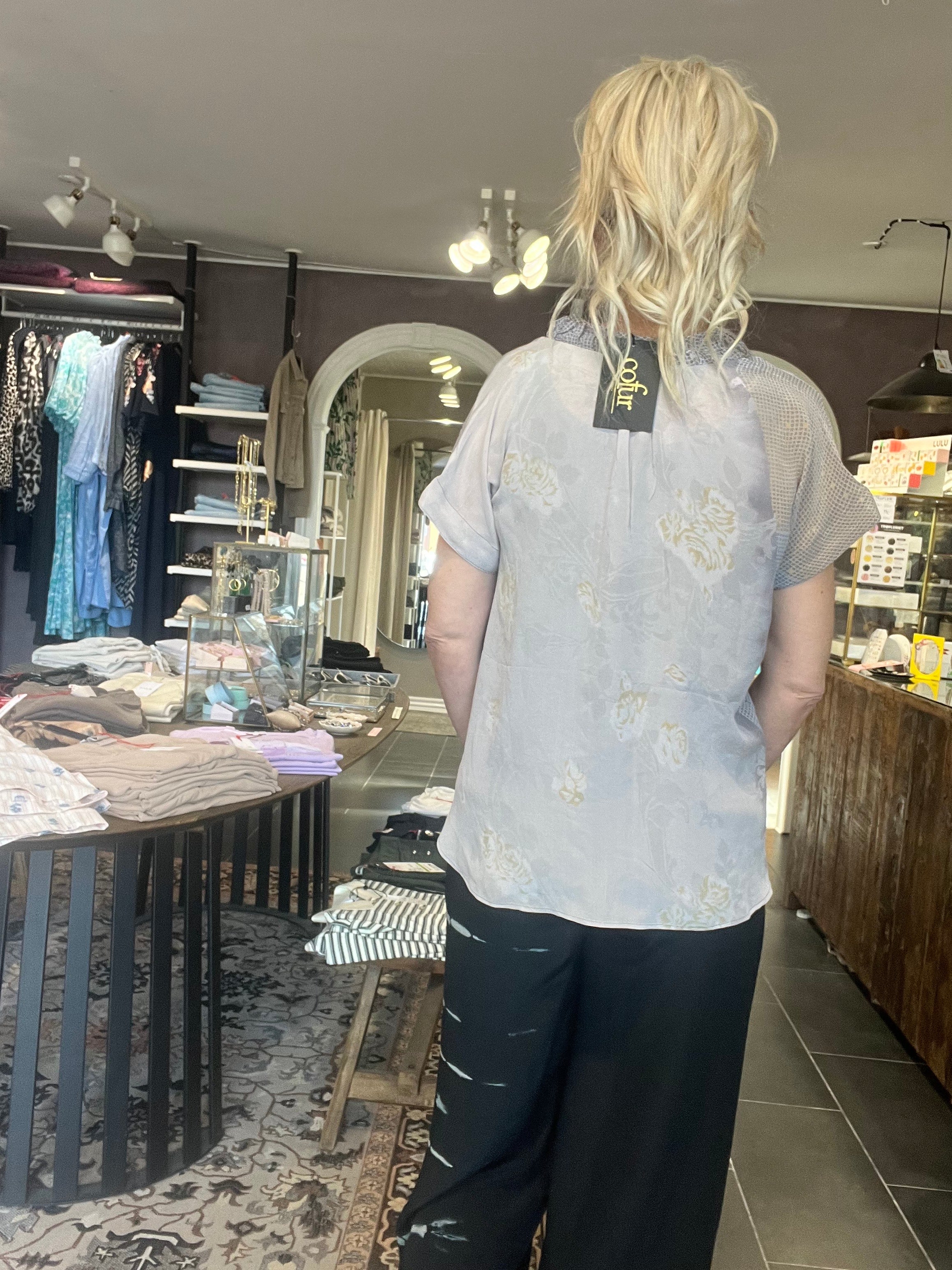 Upcyclet sari-silke med unika præg – Cofur IVY Blouse S255