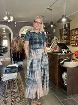 Cofur Manhatten Dress S118 – nude/grå lang silkekjole med sten (S/M)