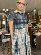 Cofur Manhatten Dress S118 – nude/grå lang silkekjole med sten (S/M)