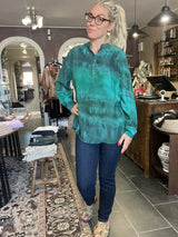 Cofur Asti Blouse S323 – grøn unika silkebluse i vintage sari-silke (M/L)