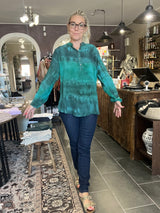 Upcyclet sari-silke med unika præg – Asti Blouse S323