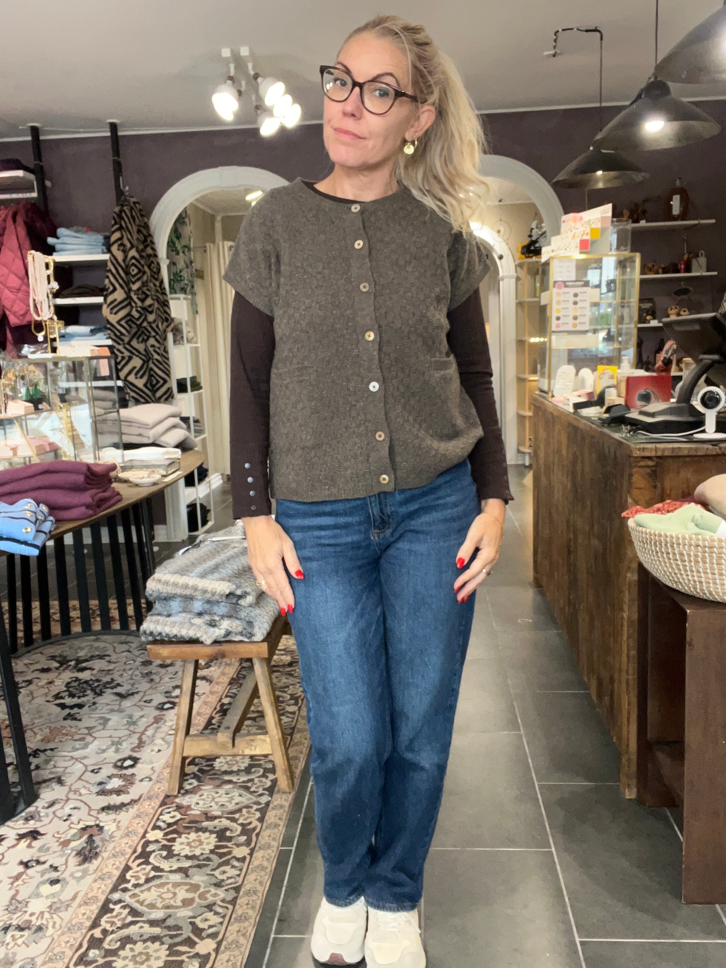 Relaxed fit strikvest – Mansted KOMMA, brown