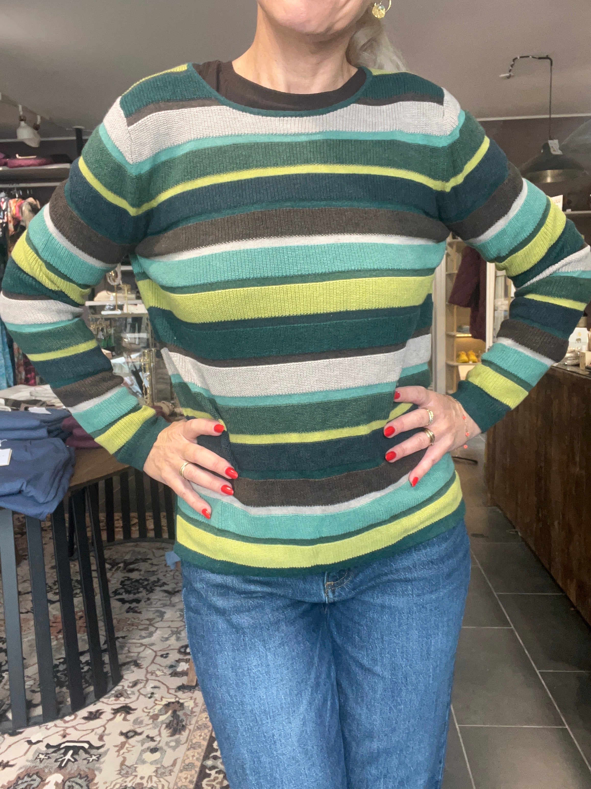 Mansted MATHILDE strik – 38 Dark Green, front med multicolor striber
