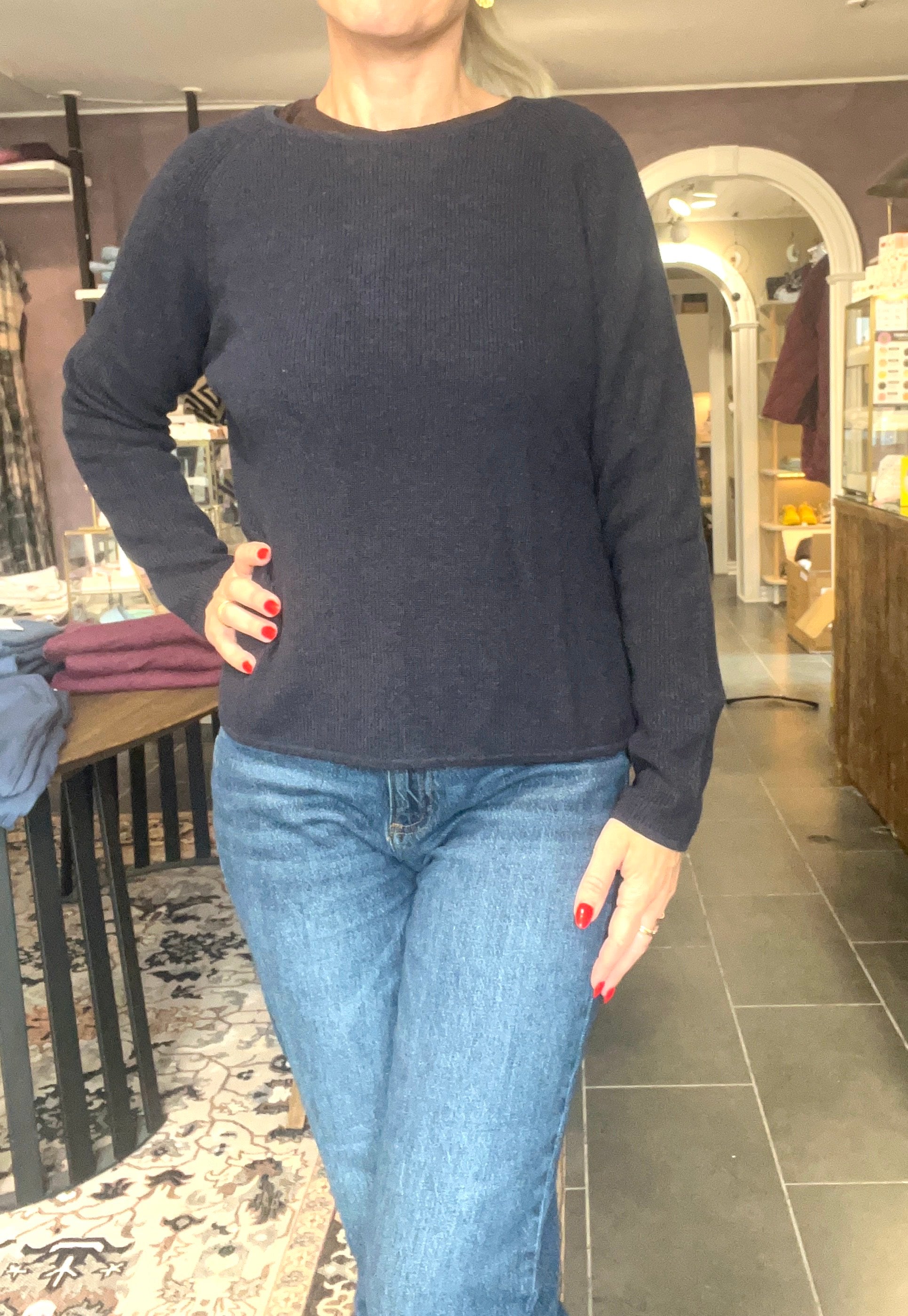 Styling: Mansted NECTARINE i Navy med jeans
