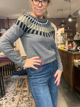 Mansted JOSEPHINE strik i 92 Mercury – front, jacquard bærestykke