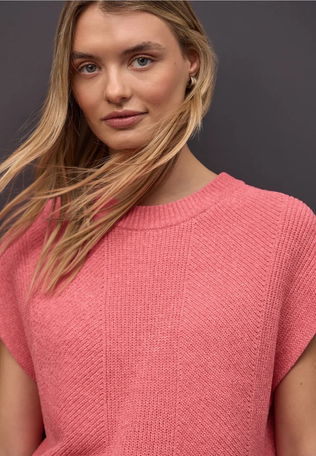 Street One ærmeløs chenille pullover 303499 i striking coral – pullunder til layering