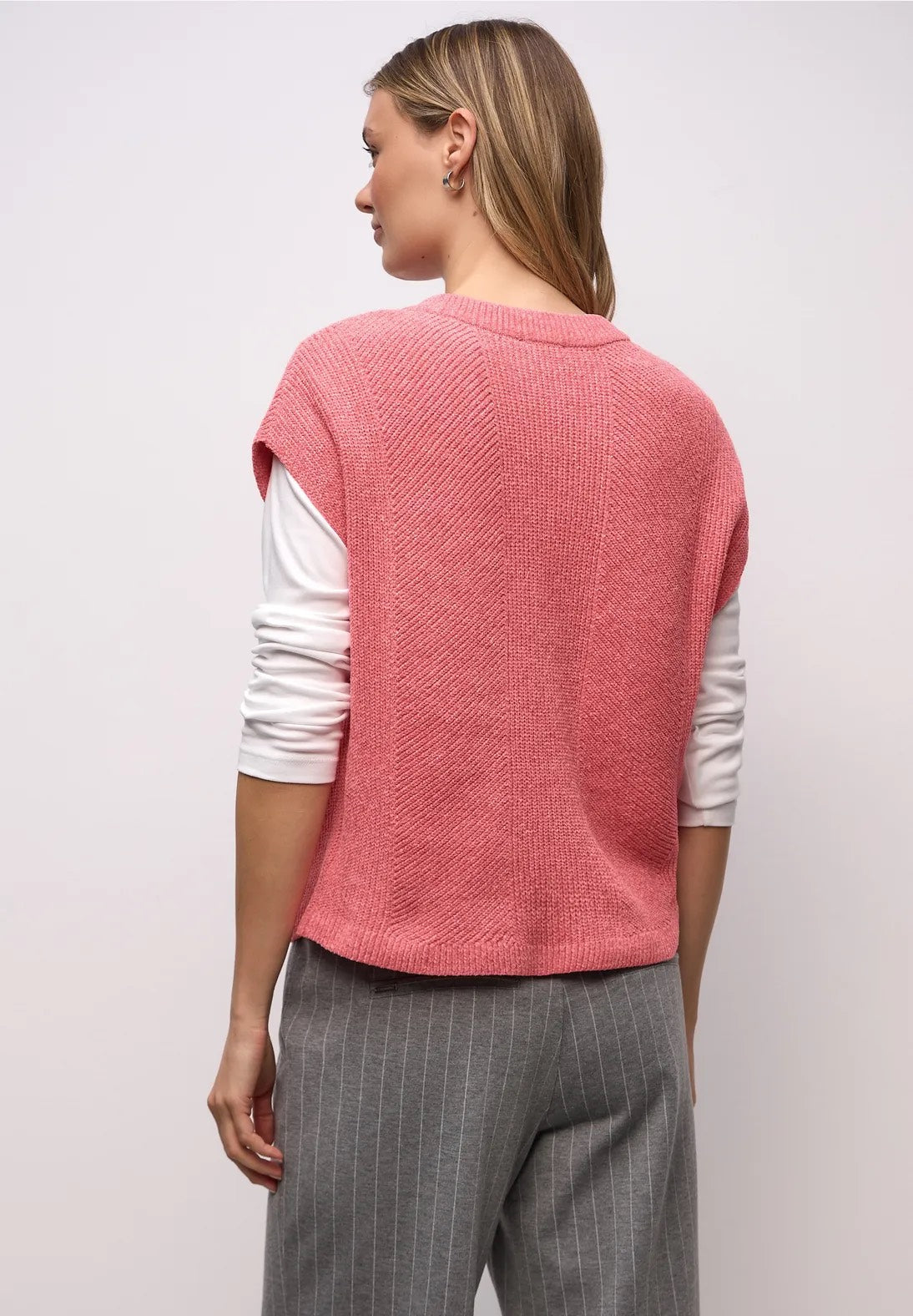 Street One ærmeløs chenille pullover 303499 i striking coral – pullunder til layering