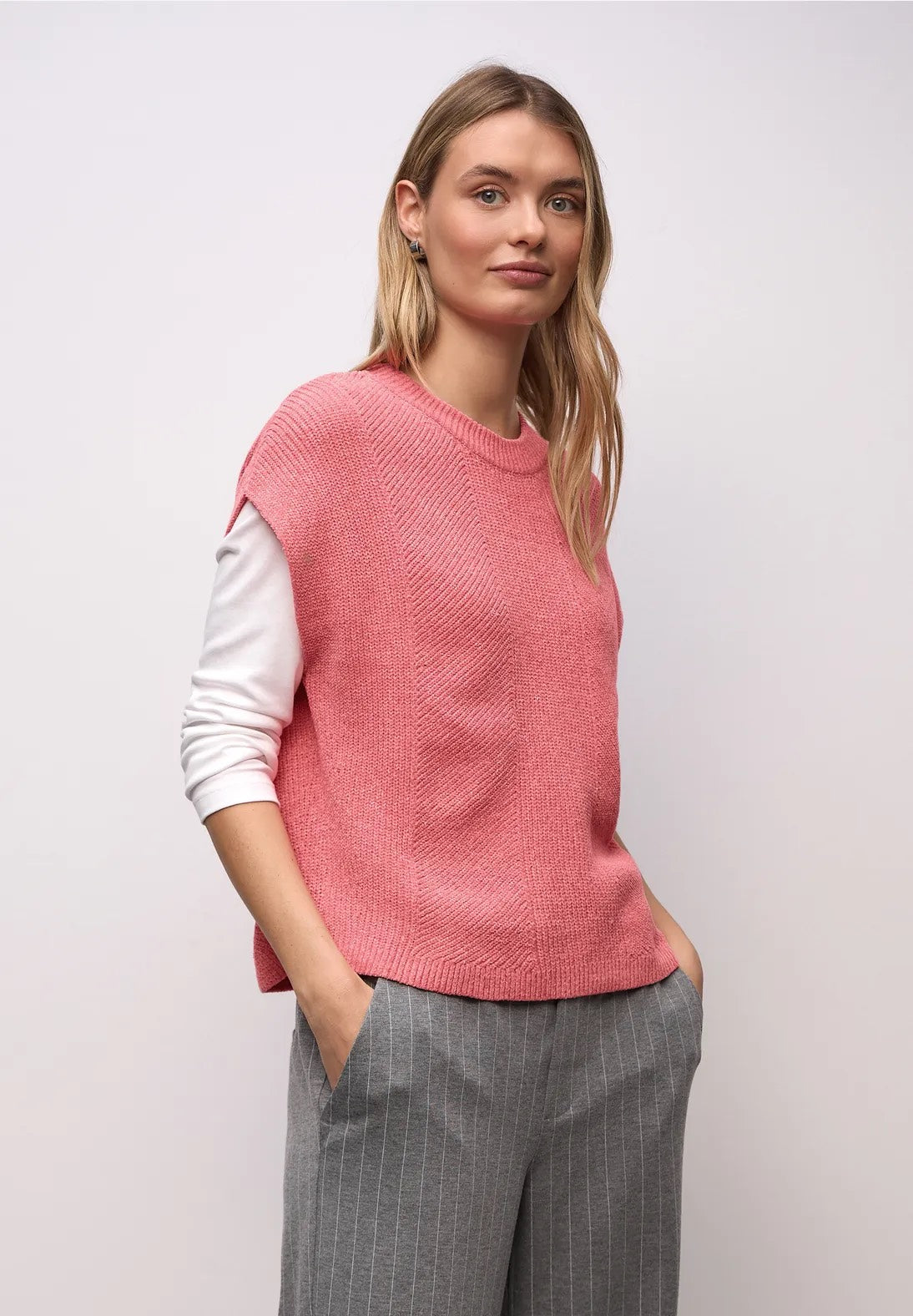 Street One ærmeløs chenille pullover 303499 i striking coral – pullunder til layering