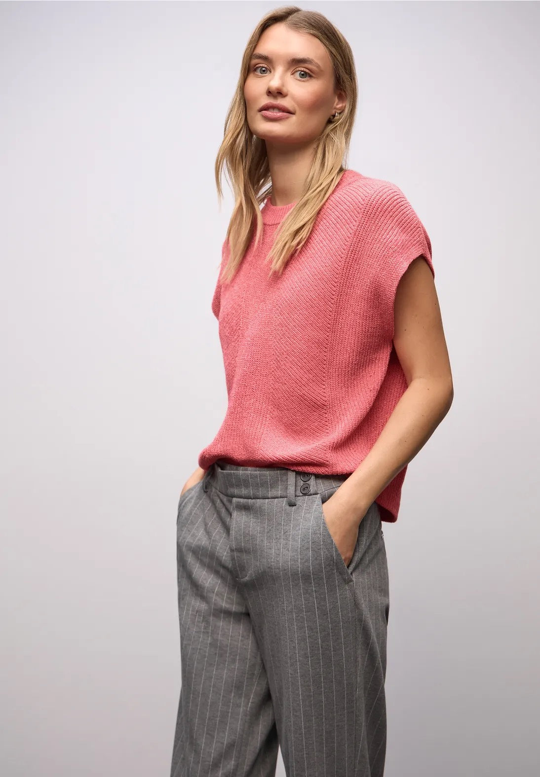 Street One ærmeløs chenille pullover 303499 i striking coral – pullunder til layering