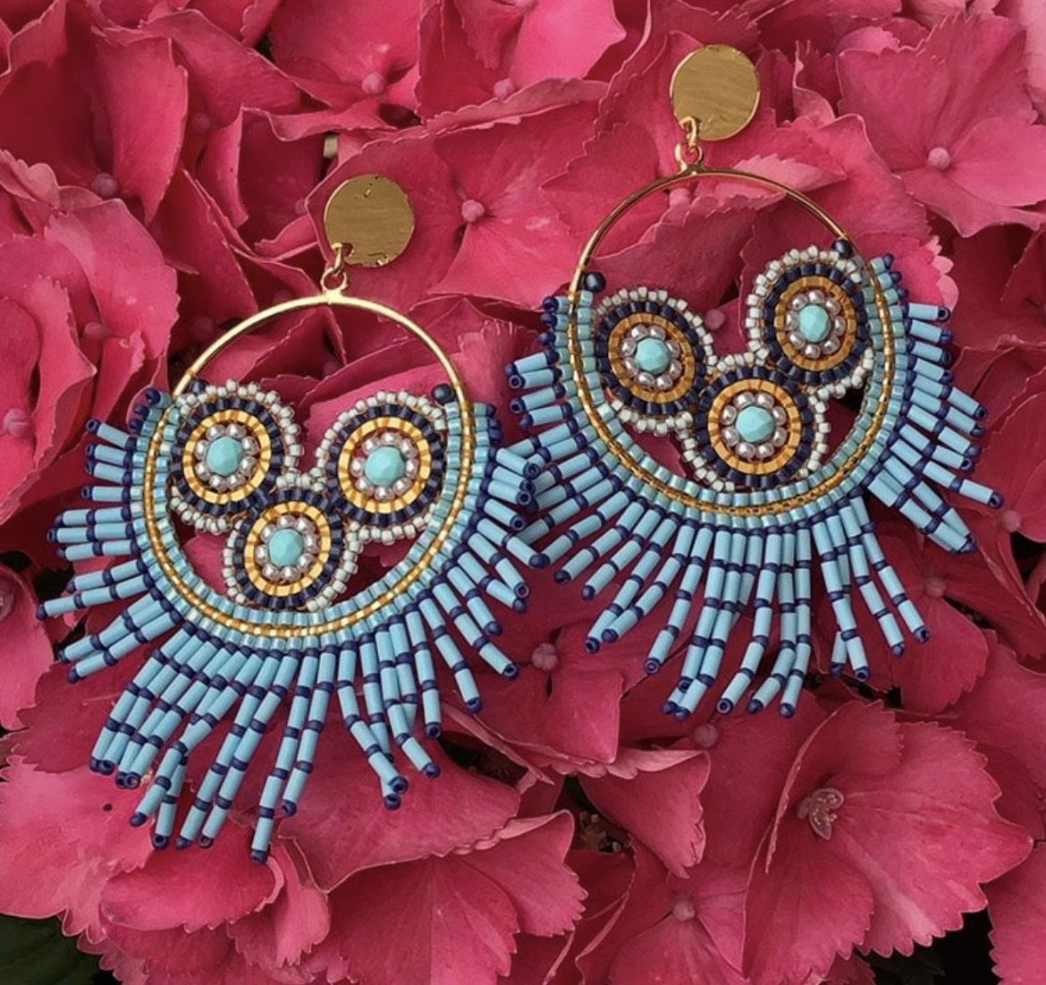 Store blå/turkise statement øreringe fra Maq Jewelry – håndlavet design