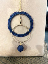 Maq Jewelry forgyldt halskæde med marineblåt cirkulært vedhæng