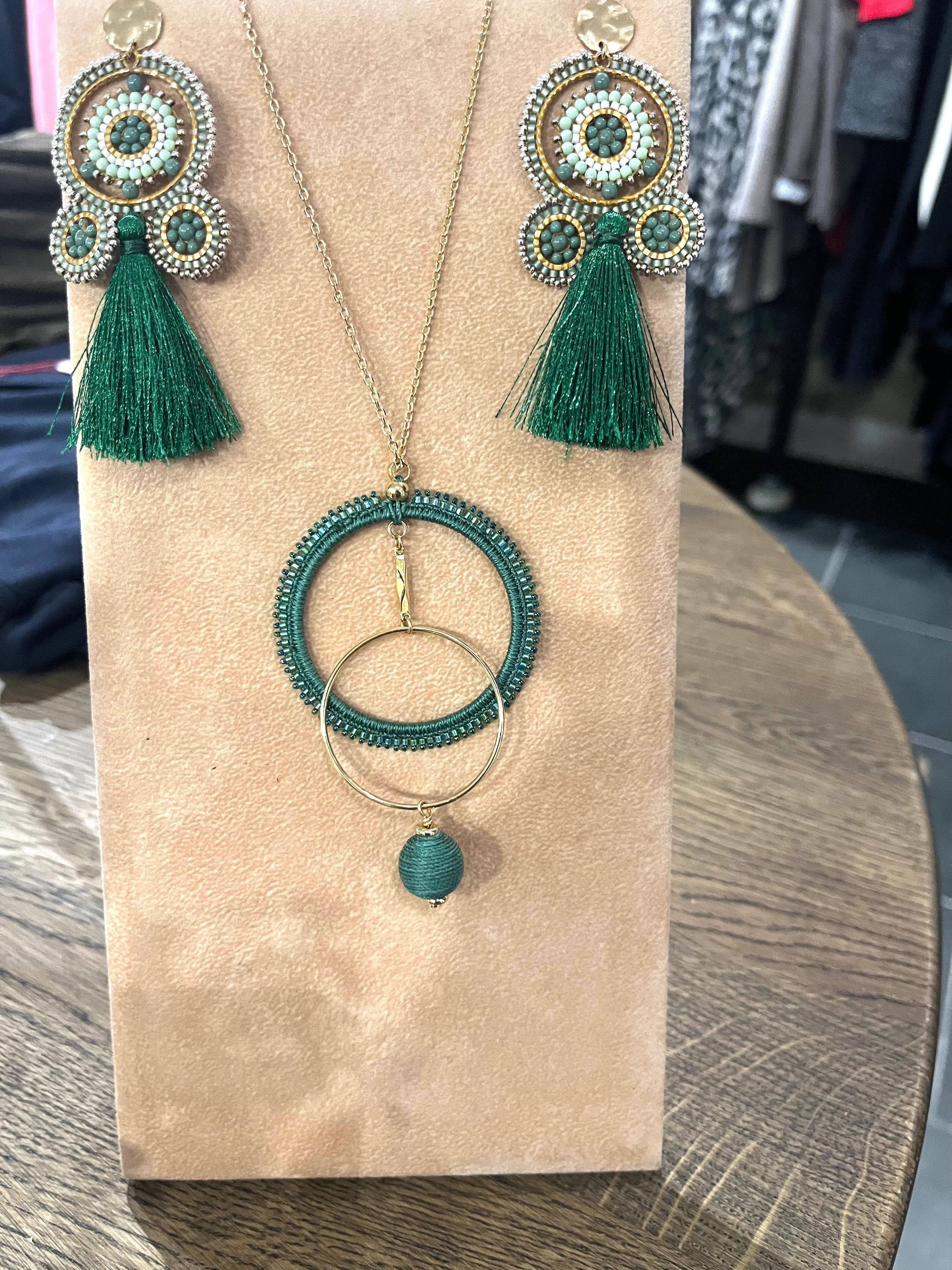 Maq Jewelry forgyldt halskæde med grønt cirkulært vedhæng