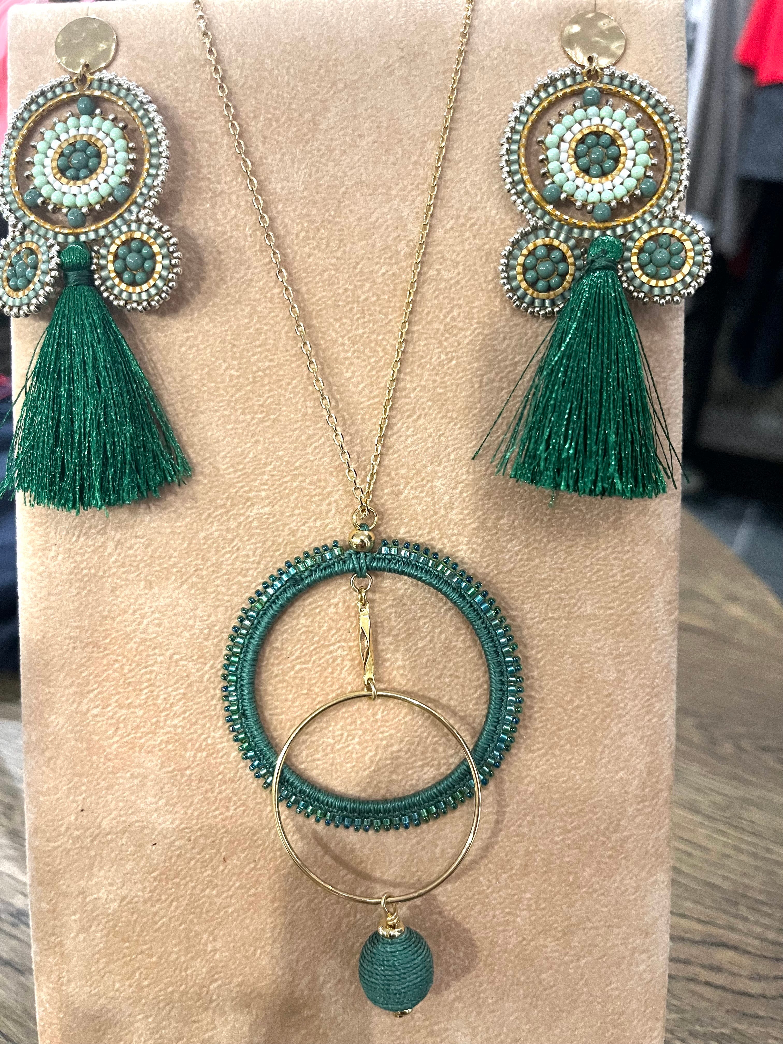 Maq Jewelry forgyldt halskæde med grønt cirkulært vedhæng