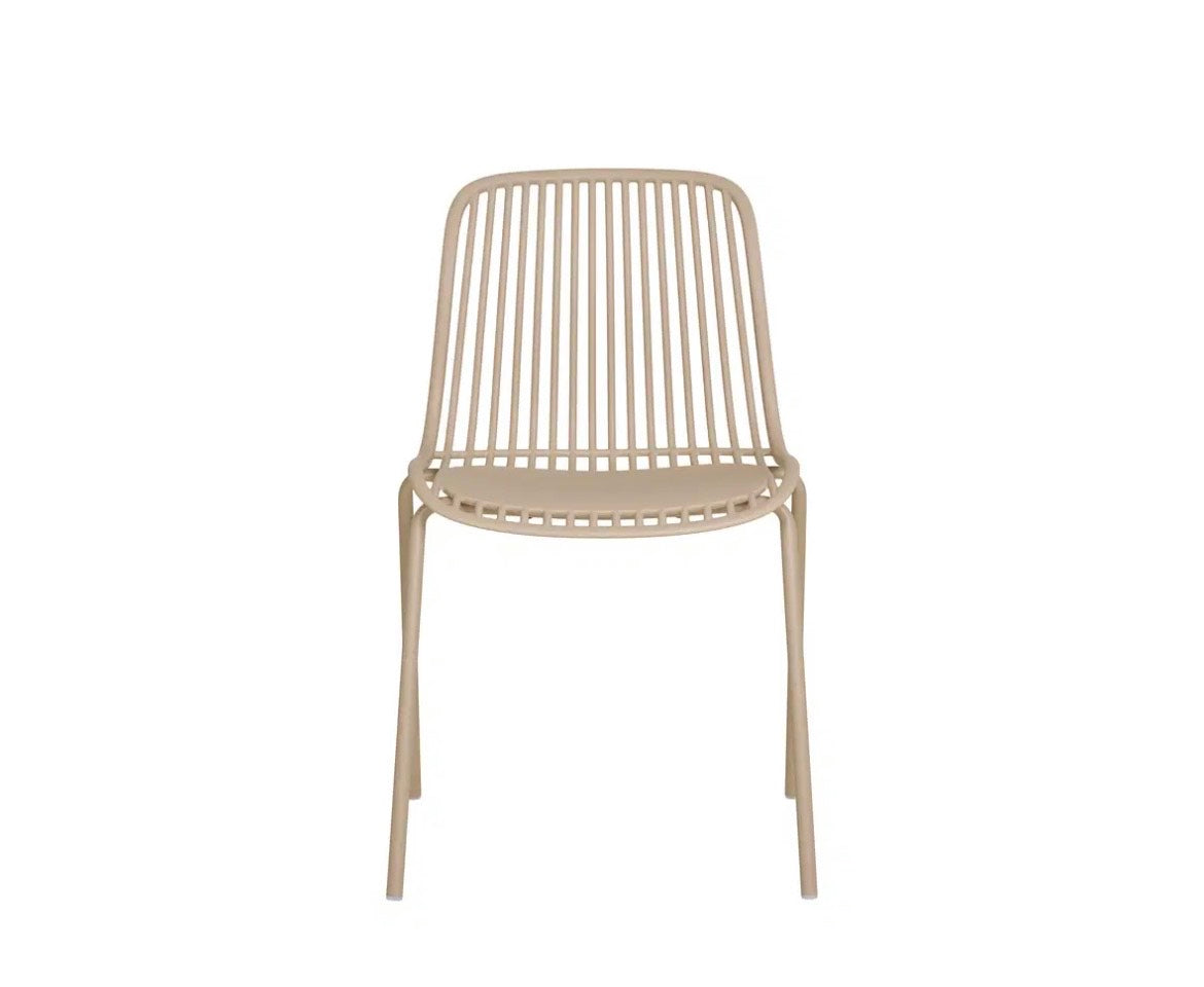 House Nordic Branson spisebordsstol – sand/beige i UV-resistent PP med stålstel, udendørs