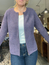 Mansted Gertrud cardigan i plum – lammeuld, lynlås og lommer