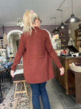 Mansted MITTY cardigan i Spice – lang åben lammeulds-cardigan med lommer (23214)
