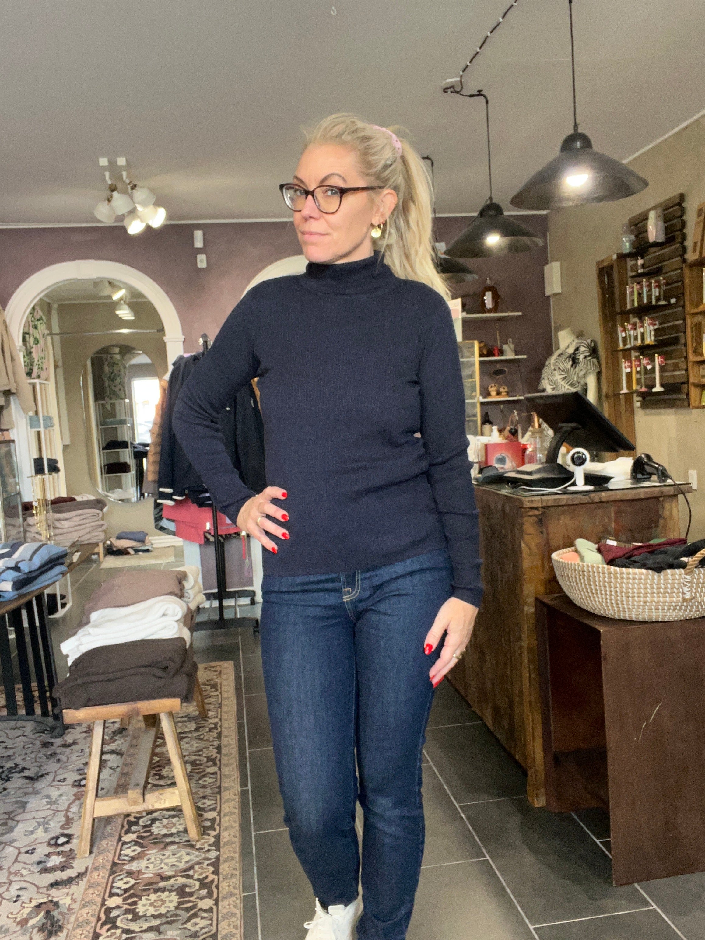 Mansted Tilda rib rullekrave i økologisk bomuld – navy (fitted, langærmet)
