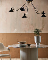 Lyst spisebord i marmor og hvid fod moderne boligindretning