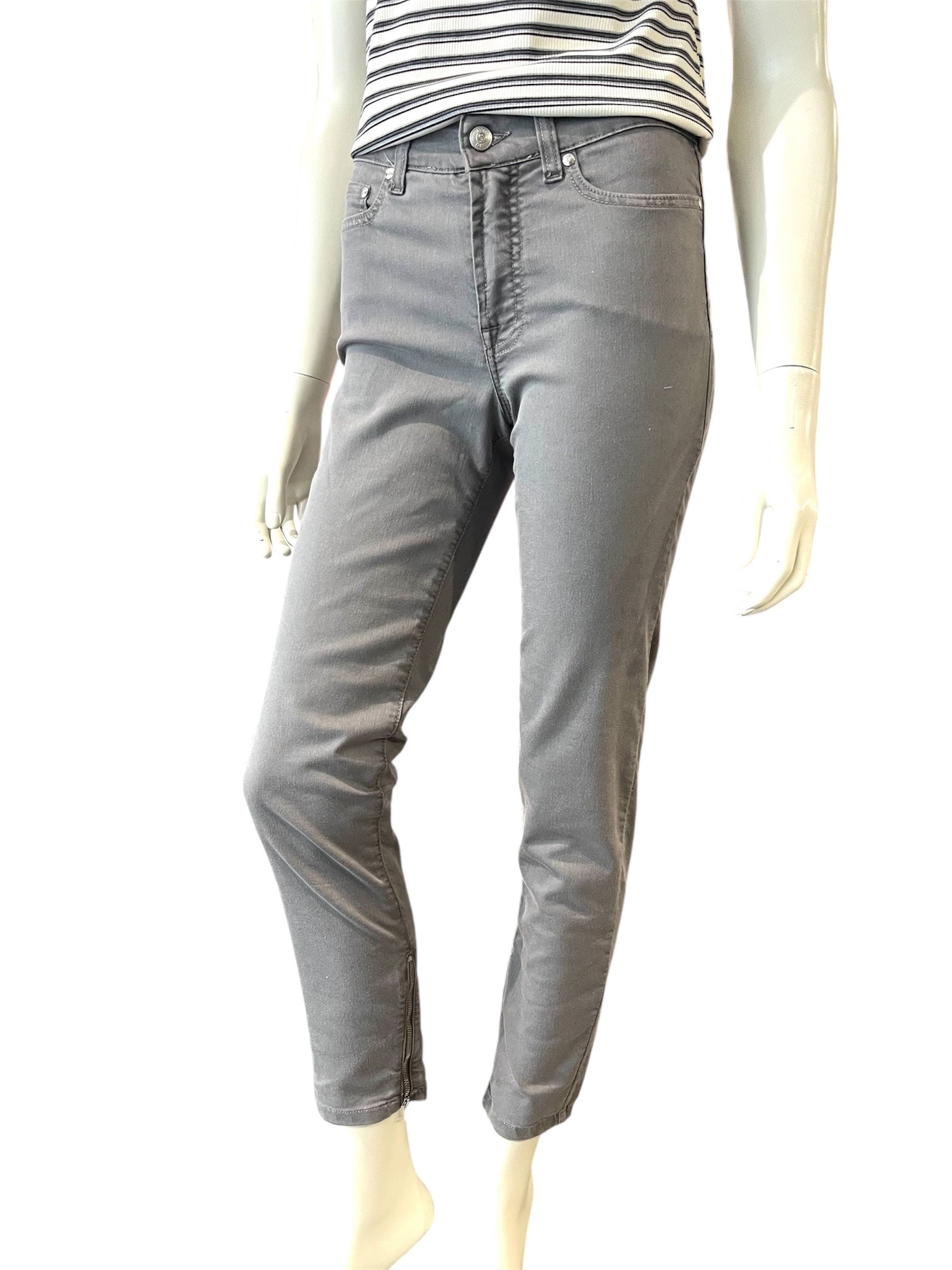 Grå capribukser med stretch og sporty detalje – Jonny Q Berlin model