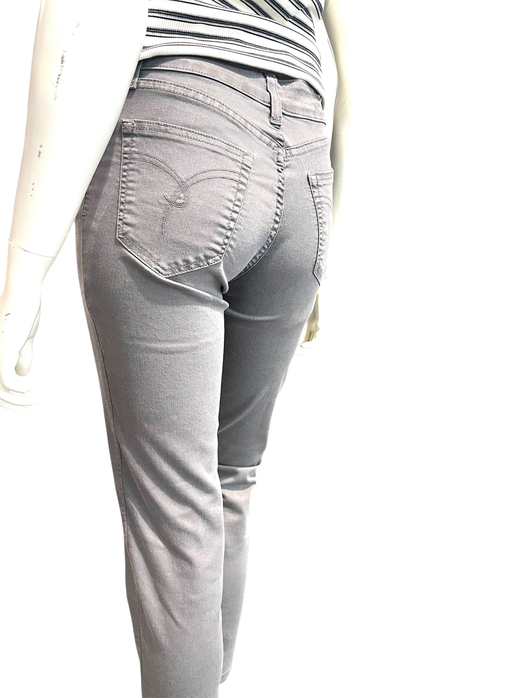 Capri buks fra Jonny Q – model P1390 Berlin i grå tech denim med lynlås