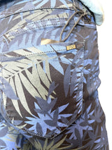 Jonny Q capribuks P1426 – 7/8-længde i jungleprint med blå og grønne blade