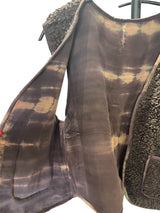 Detalje: blød teddy-yderdel og farverigt vintage silkefór – Cofur T117C