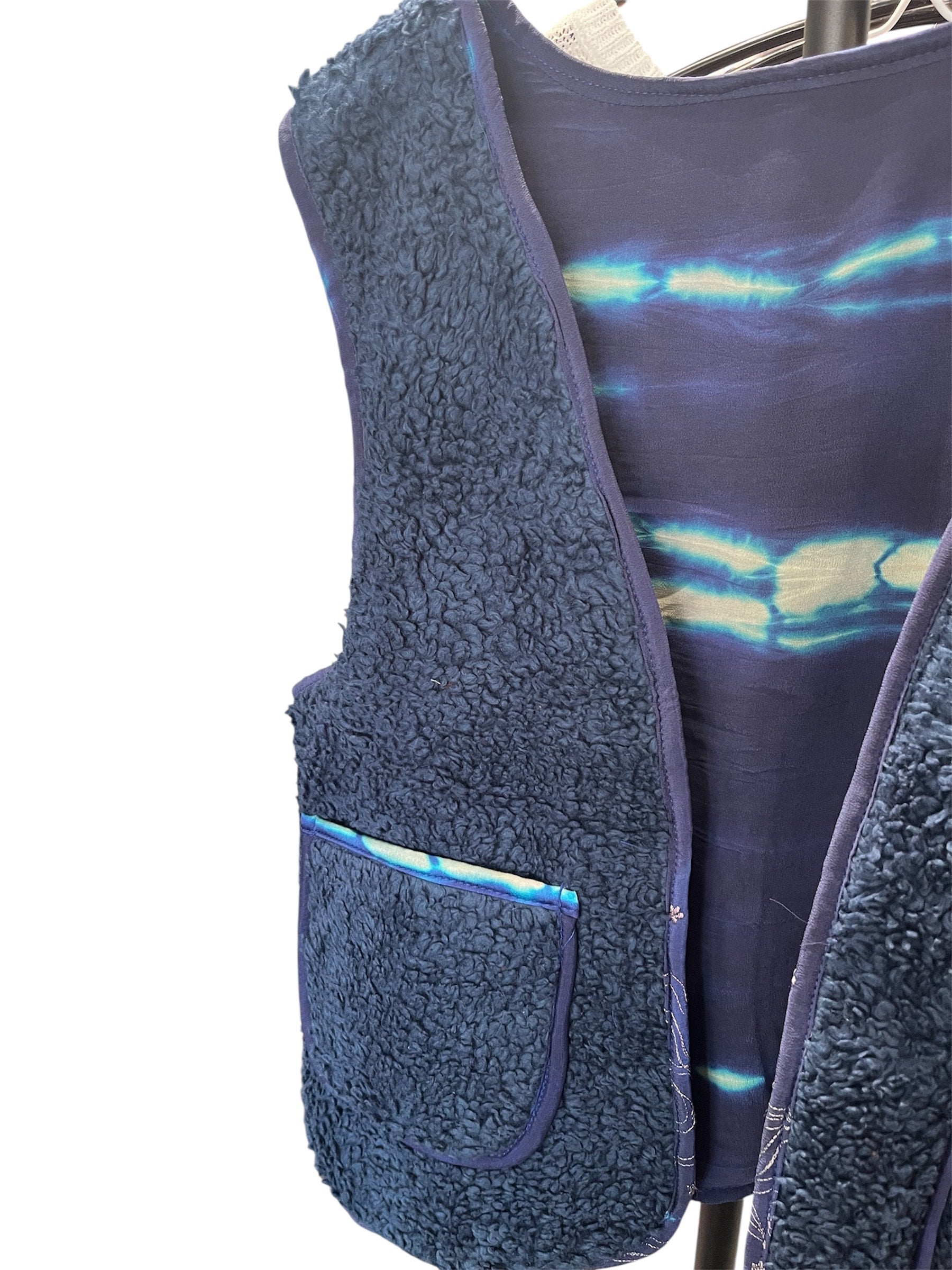 Cofur Teddy Vest T117C – unika OneSize i bomulds-teddy med genanvendt silkefór