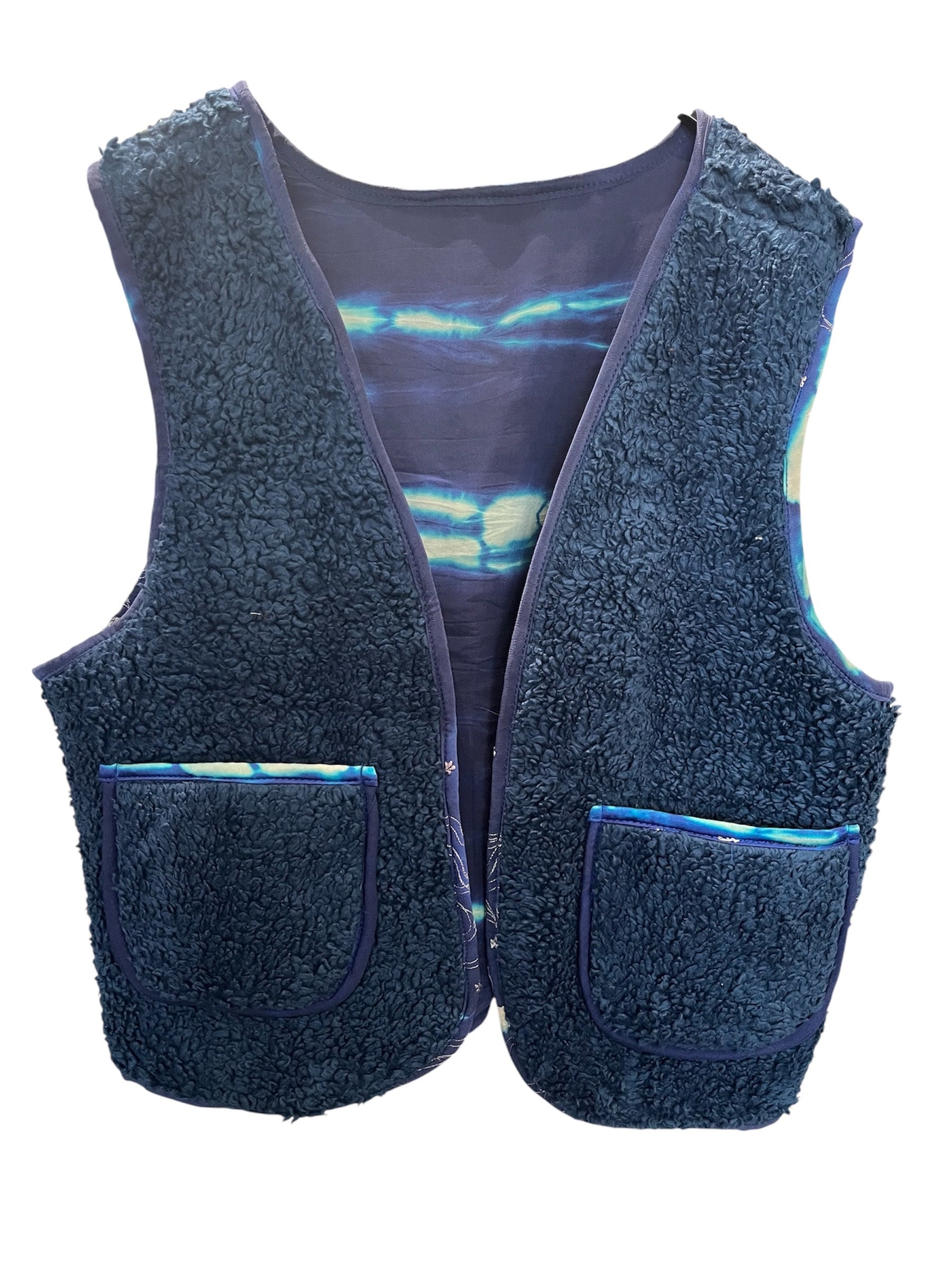 Lag-på-lag vest i brun, blå og bordeaux nuancer – Cofur Teddy Vest
