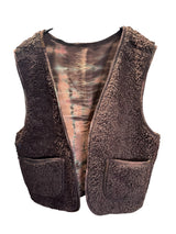Lag-på-lag vest i brun, blå og bordeaux nuancer – Cofur Teddy Vest