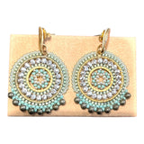 Forgyldt ørering fra Maq Jewelry med turkise og røgfarvede perler