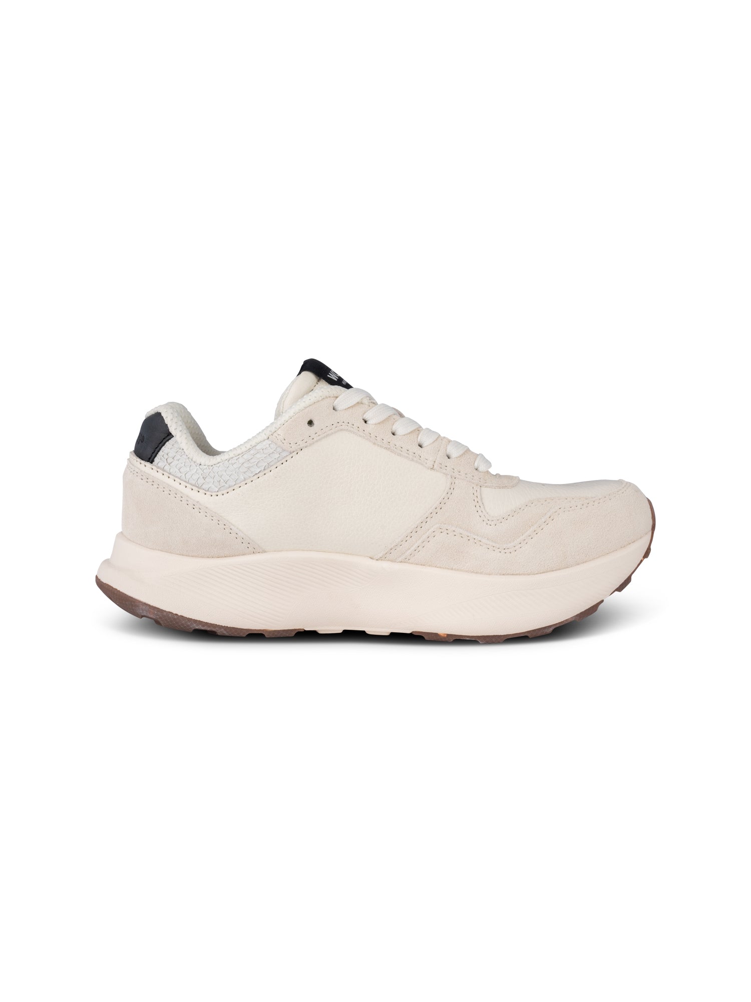 Moderne sneaker med korksål og bæredygtige materialer

