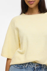 Let strik top i pastel yellow damebluse