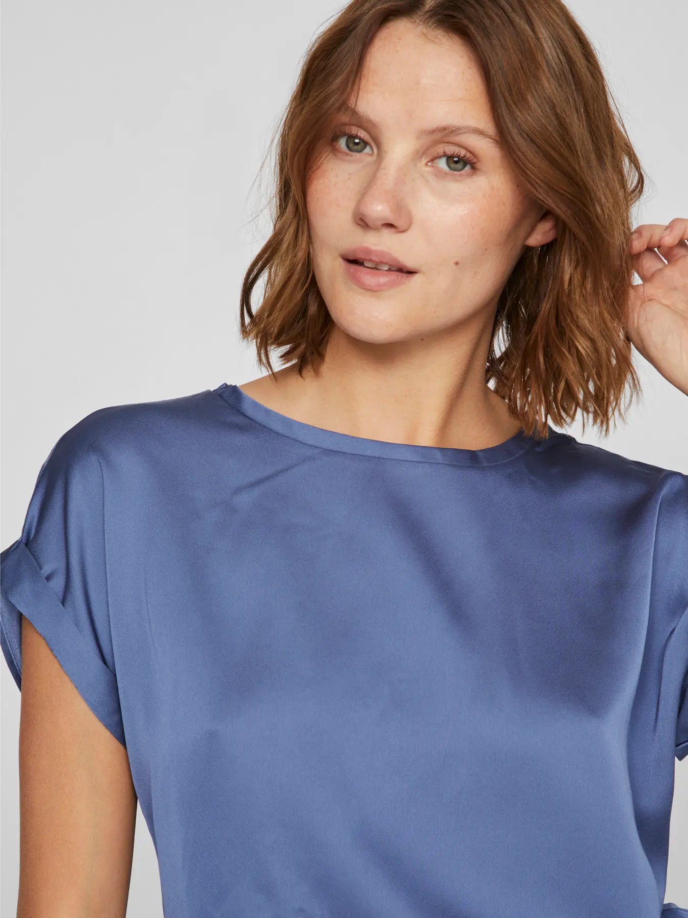Elegant blå bluse til hverdag og fest