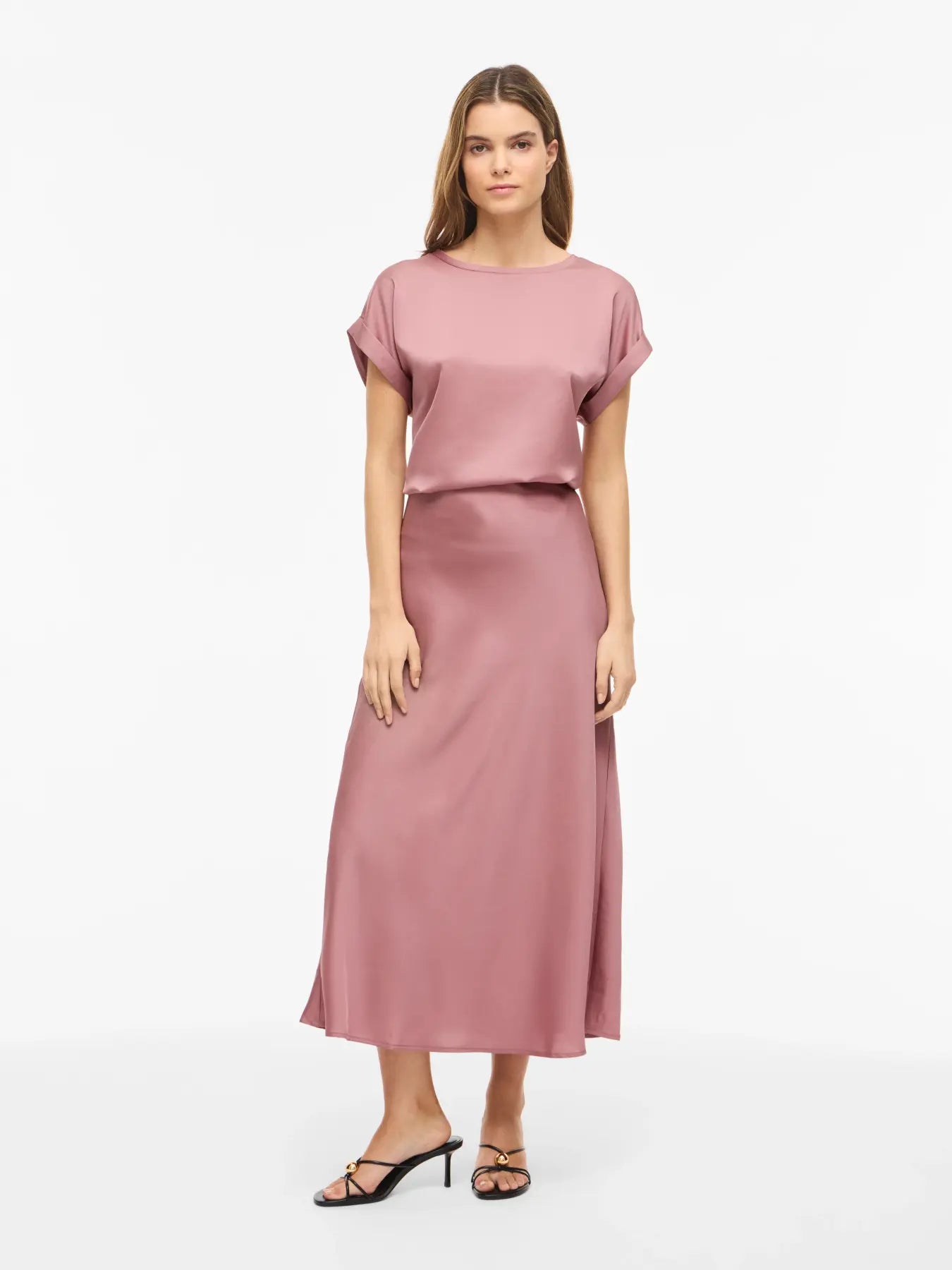Feminin satin top med korte ærmer fra VILA