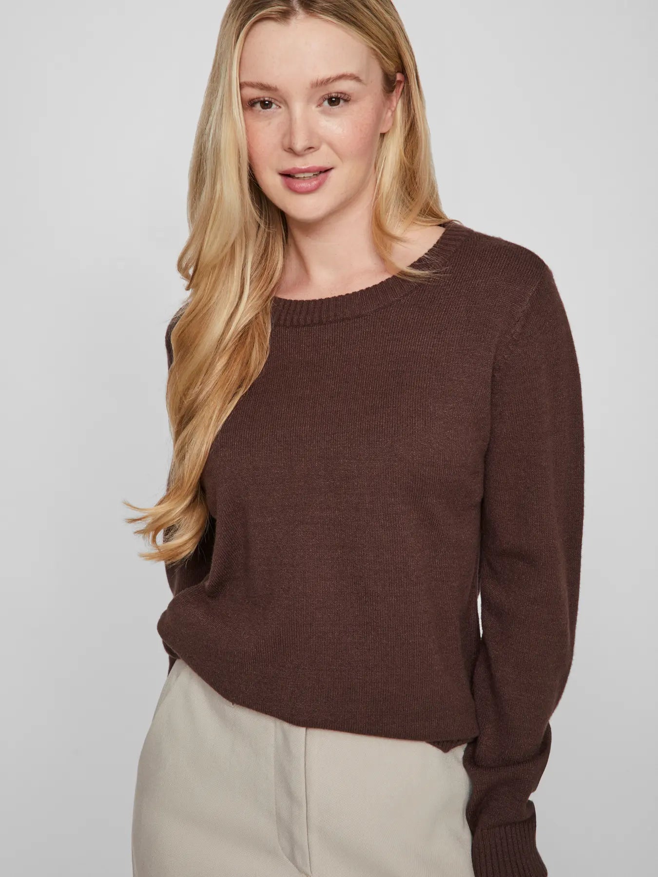 VILA VIRIL O-Neck Knit i Coffee Bean – blød strik med rund hals