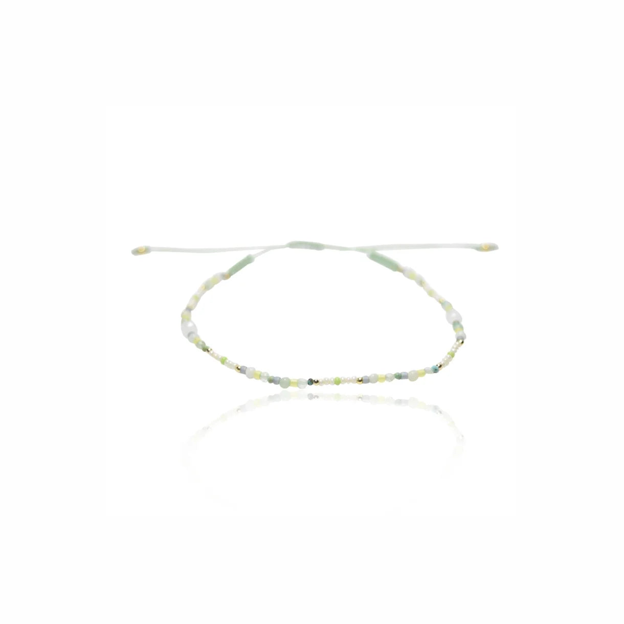 Zefina Lilly Light Green armbånd med lysegrønne perler/sten og justerbar snorlås