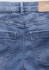 Detalje: Light Blue Wash, knap/lynlås og 5-lommersdesign – York HW