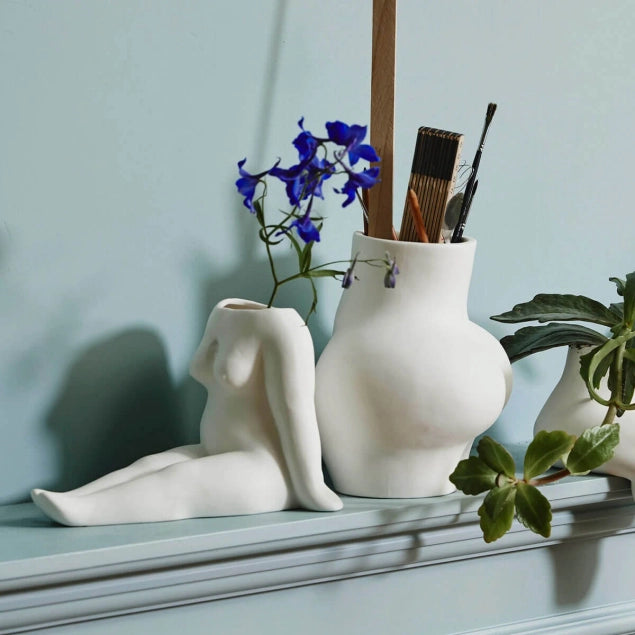 Unik hvid vase i keramik med skulpturelt look