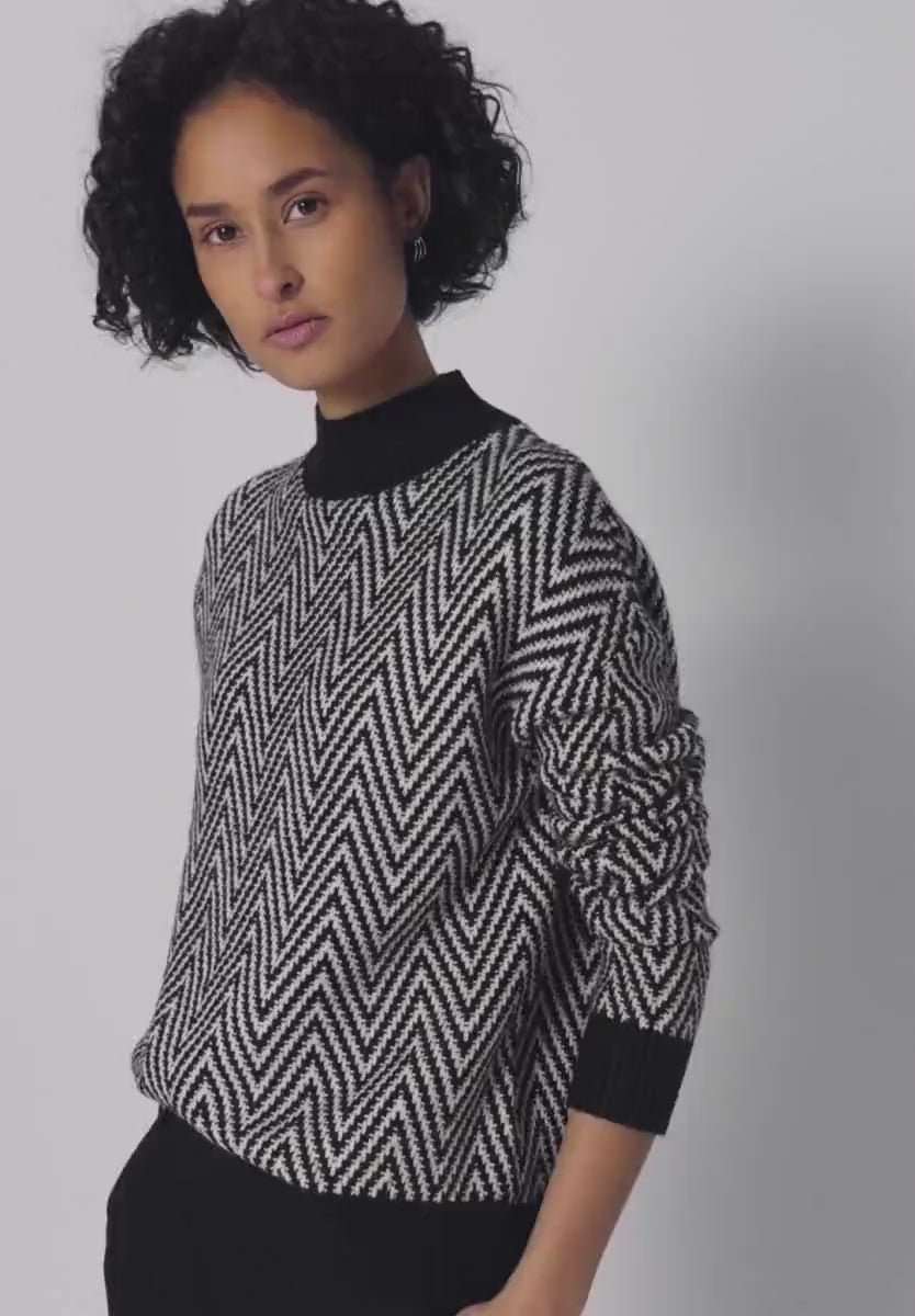 Street One Jacquard Turtleneck Pullover 303620 i black – strik med mønster