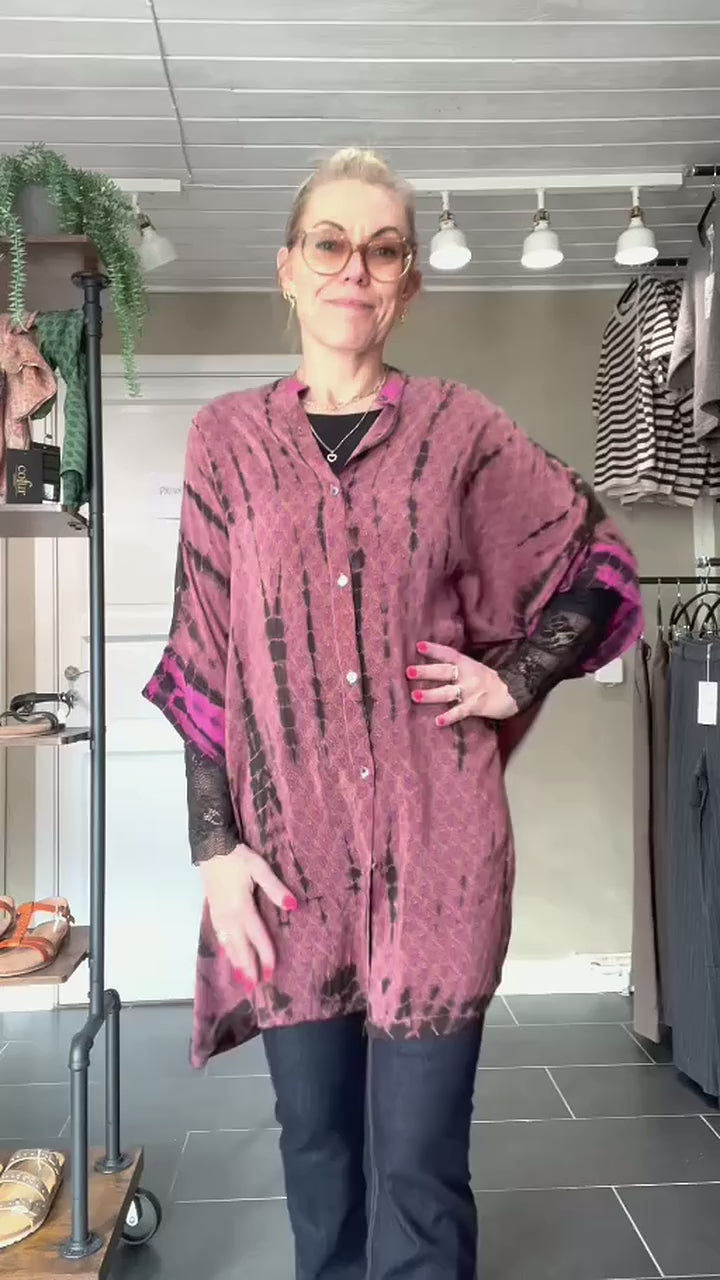 Cofur Diva Tunika rosa bordeaux tie-dye i genanvendt silke