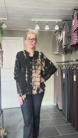 Cofur Denmark Diva Blouse sort og beige i genanvendt indisk sarisilke