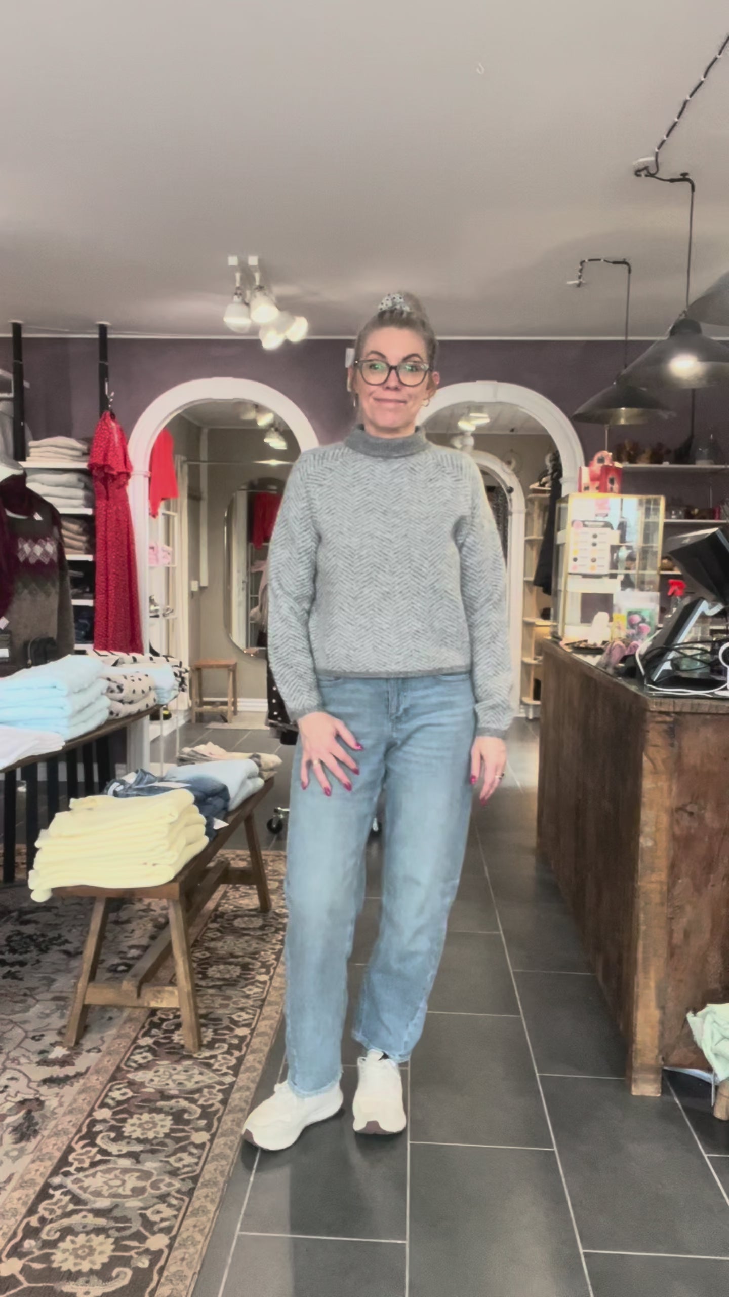 Grå knit top fra VILA med jacquardmønster
