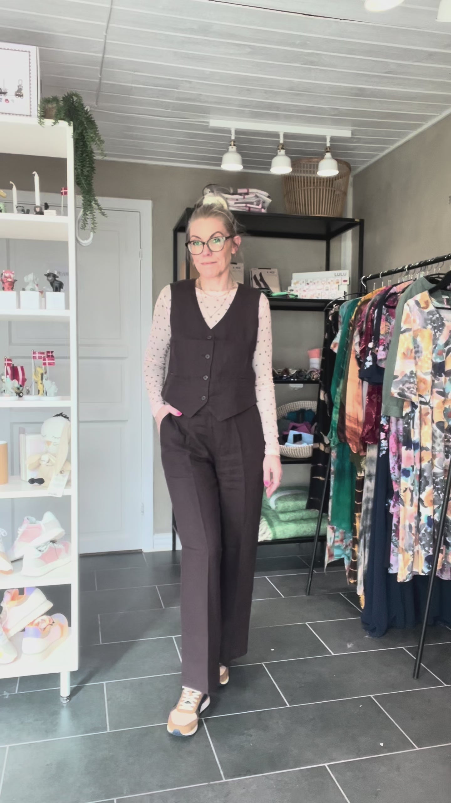 Black Colour Annie mesh bluse powder dot med lange ærmer dame