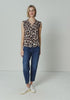 Sommerbluse med flæser og leopardprint