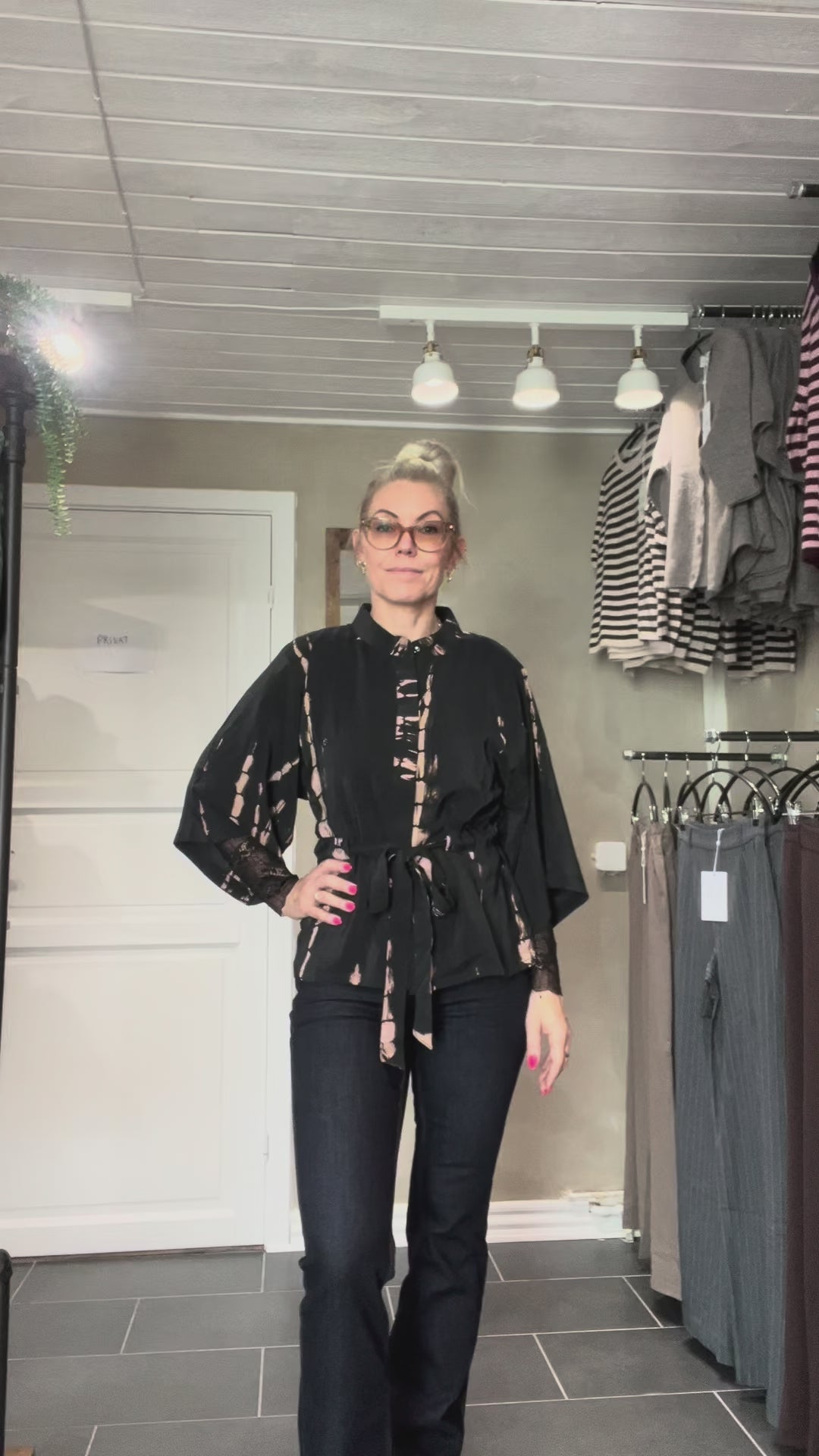 Cofur New Yorker Kimono beige og sort unika silkekimono XS