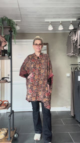 Diva Tunika fra Cofur i genanvendt silke med blomstermønster